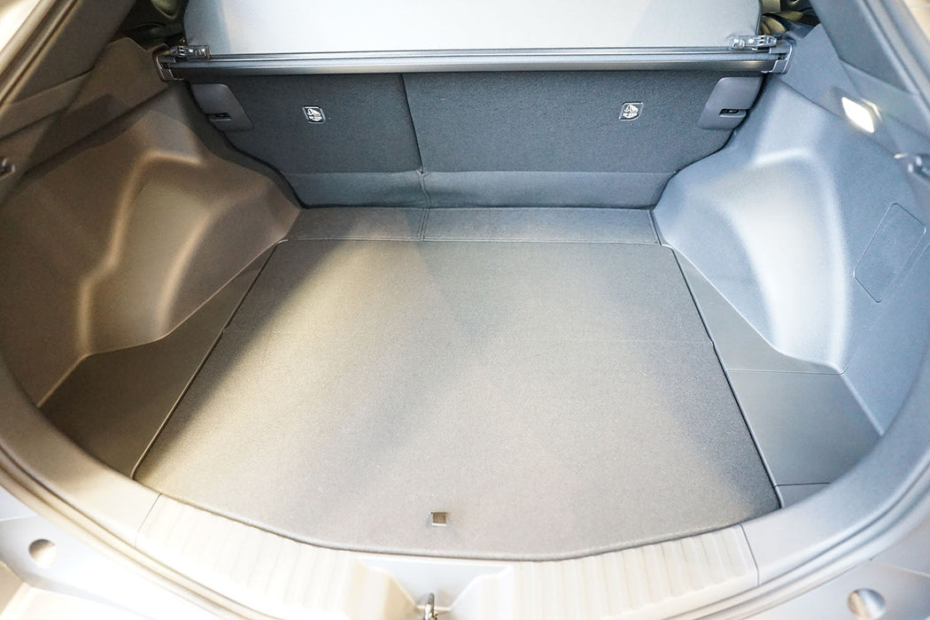Tavita portbagaj Toyota bZ4X fabricatie 07.2022 - prezent, caroserie suv, portbagaj superior, cu ureche detasabila pentru subwoofer #1