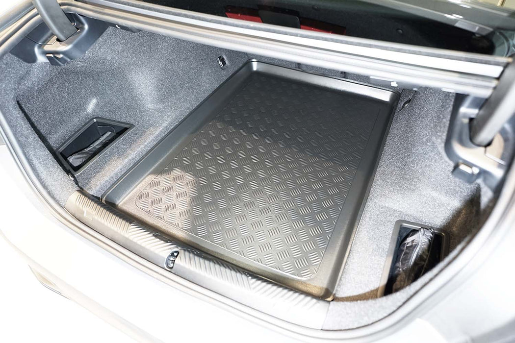 Tavita portbagaj BMW M5 G90 PHEV fabricatie 07.2024 - prezent, caroserie sedan, nu corespunde pentru electric #1